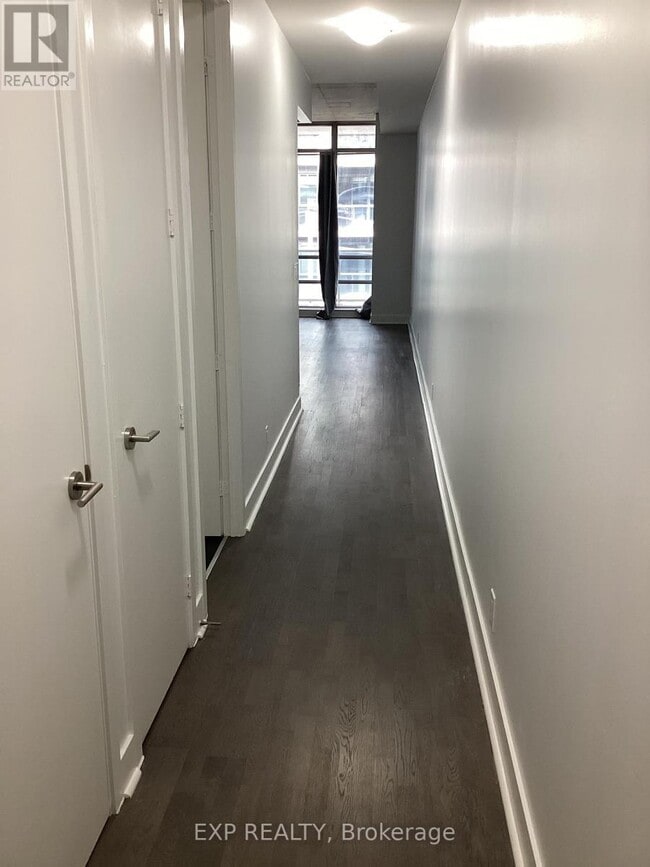 Building Photo - 399 Adelaide St W