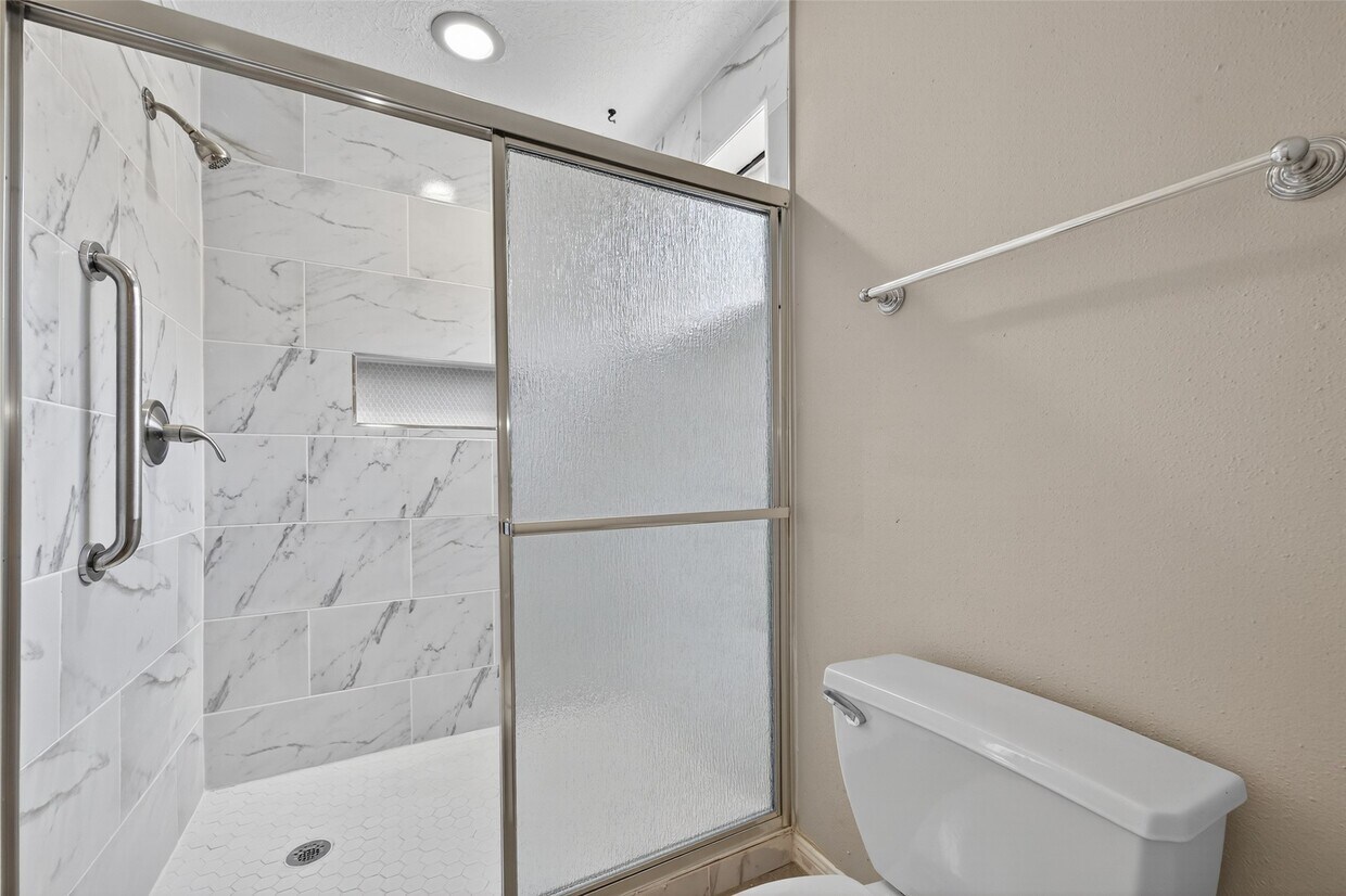 Foto principal - 6115 Fuller St