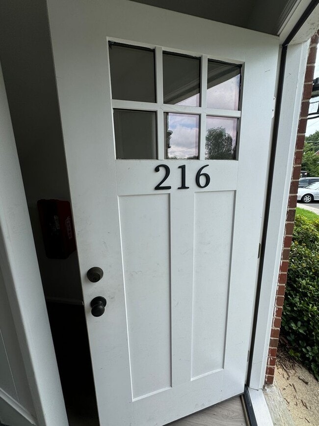 Building Photo - 216 Mayberry Ave