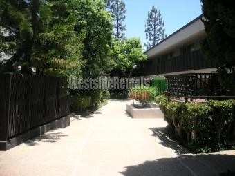 Primary Photo - 2405 Roscomare Rd