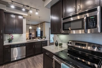 Building Photo - Halcyon West