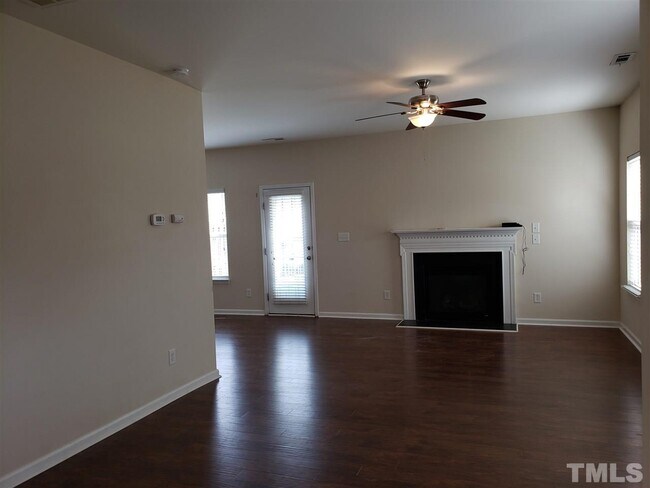 Building Photo - 201 Cline Falls Dr