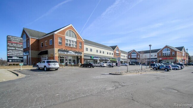 Foto del edificio - 2345 S Huron Pkwy