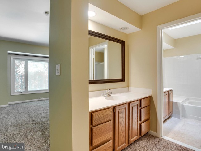 Foto del edificio - 15526 Royal Crescent Ct