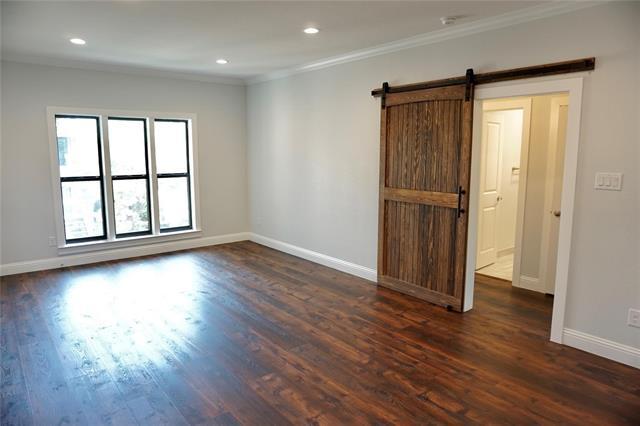 Foto del edificio - 10730 Park Village Pl