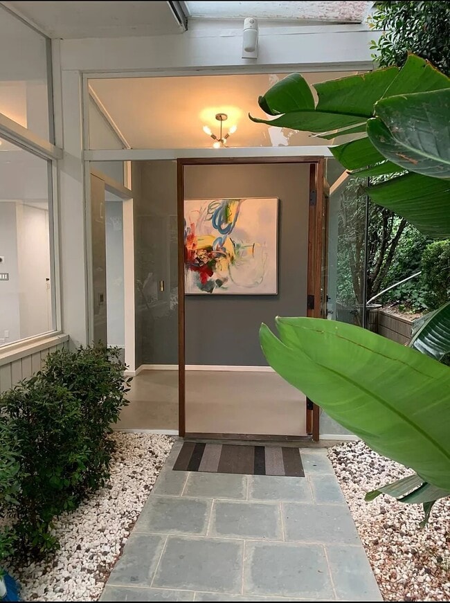 Building Photo - 4220 Mesa Vista Dr