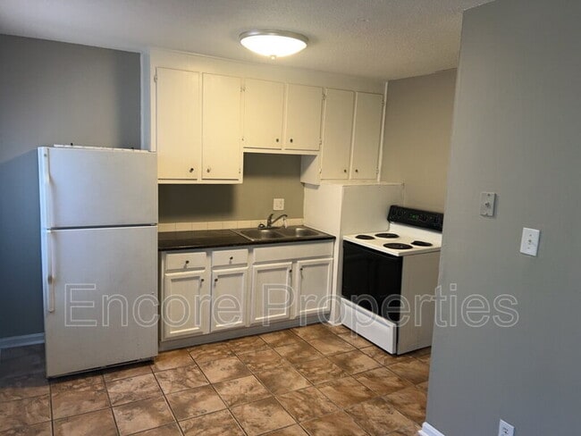 Photo - 1200 North Hyde Park Avenue Apartment