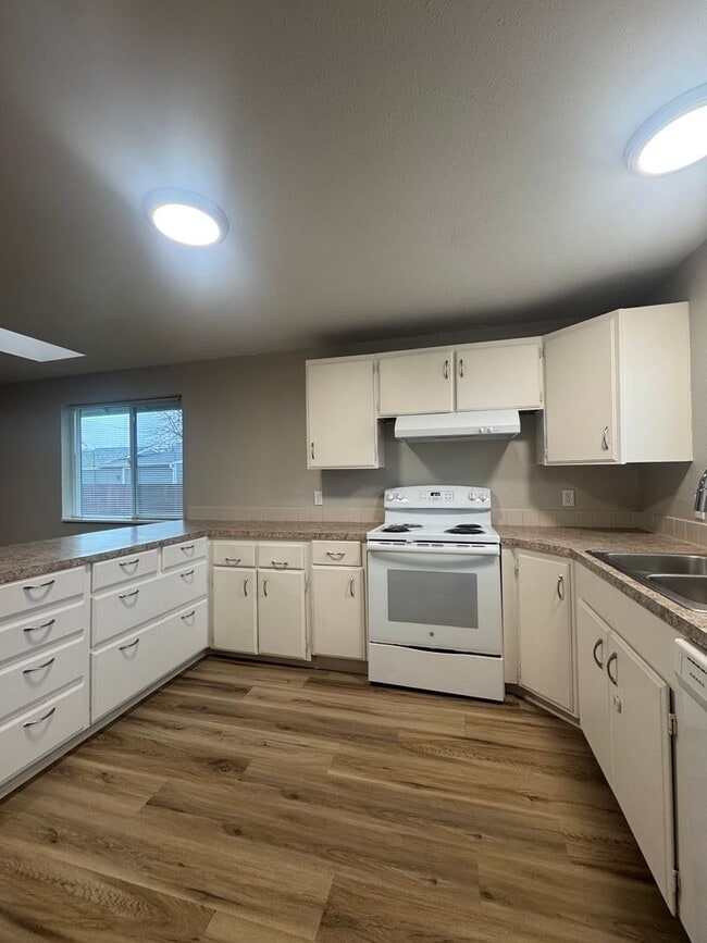 Building Photo - (HUD 414) 2 Bed/1Bath Home