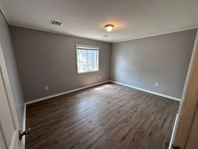 Foto del edificio - $895- 2 bed 1 bath - Accepting Housing Vou...