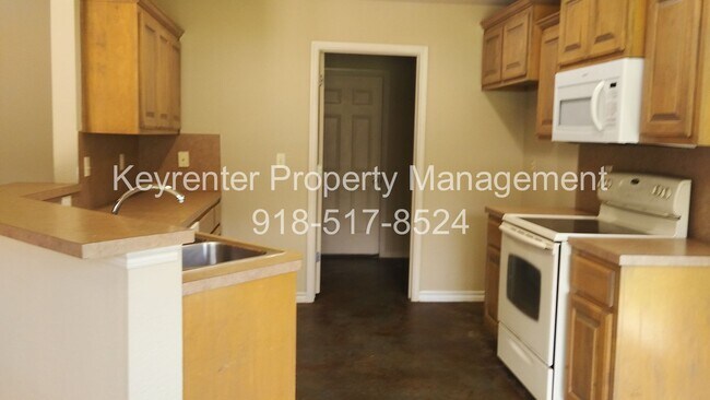 Foto del edificio - Claremore | 3 Bed | 2 Bath | Large Backyard
