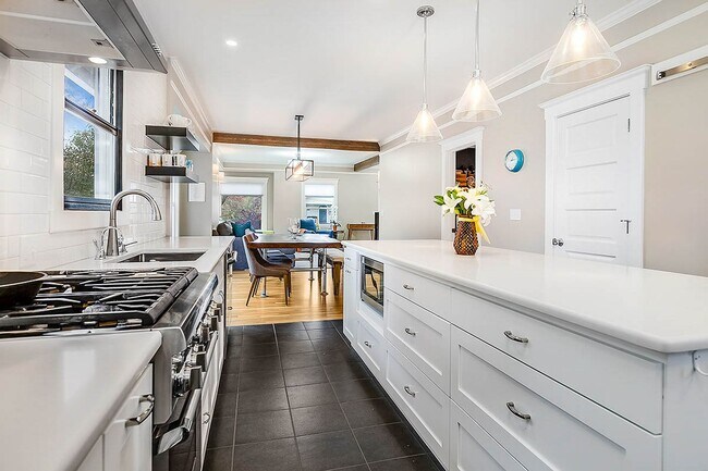 Foto del edificio - 128 NE 58th St