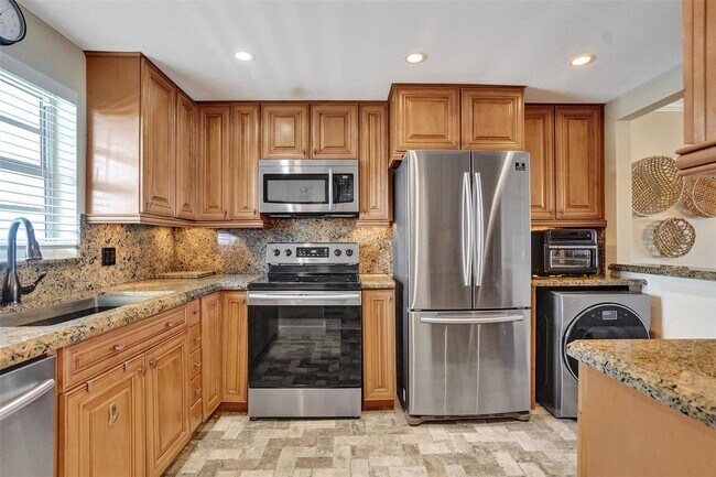 Foto del edificio - 3051 NE 48th St