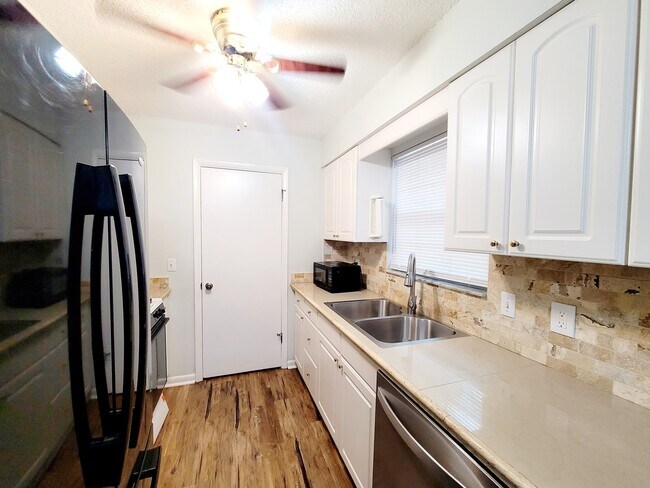 Foto del edificio - 2260 NW 36th Pl