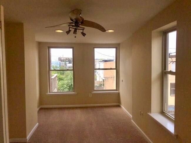 Building Photo - 2122 E Fayette St