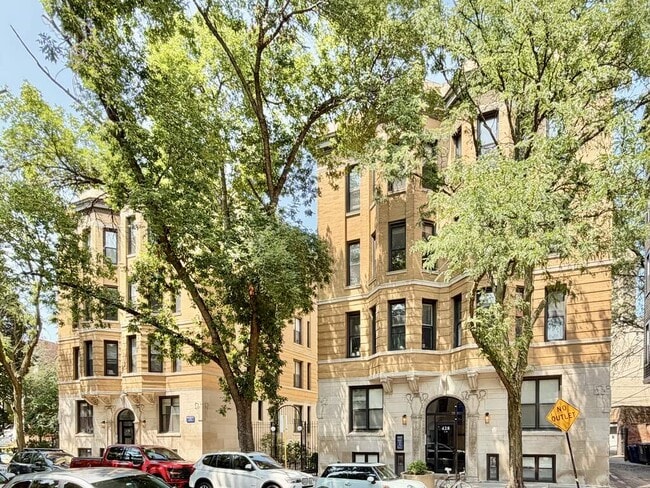 Building Photo - 452 W Belden Ave