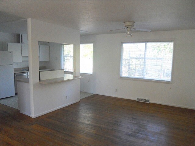 Foto del edificio - Pre lease July 2026!!  Great House in Sout...