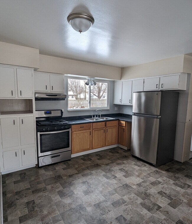 Building Photo - 3615 Sumpter St