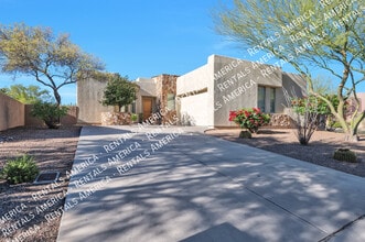 Building Photo - 1033 W Par 4 Dr