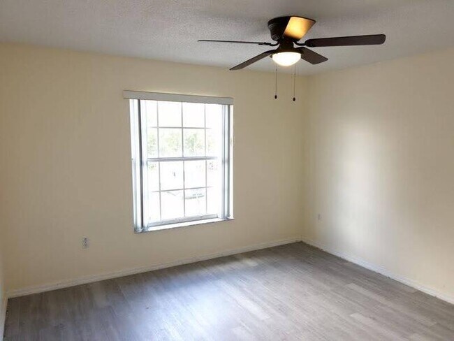 Foto del edificio - 271 Hart Ln