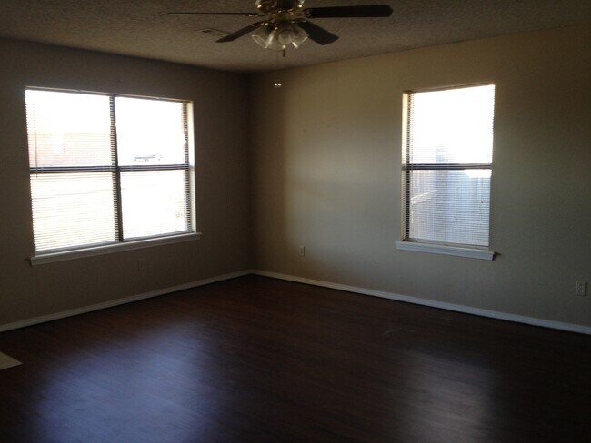 Photo - S. Julian Ave. Apartment