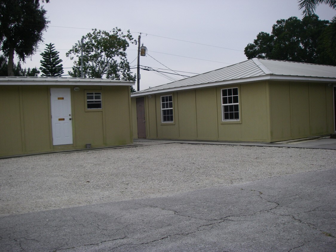 Building Photo - 7945 US Hwy 1