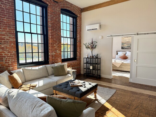 Modelo - Espacio habitable principal 2 - The Lofts at Stehli Silk Mill