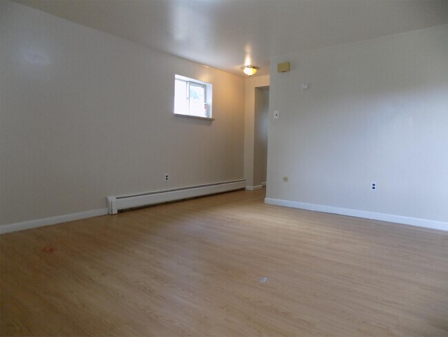Building Photo - 808 10th St