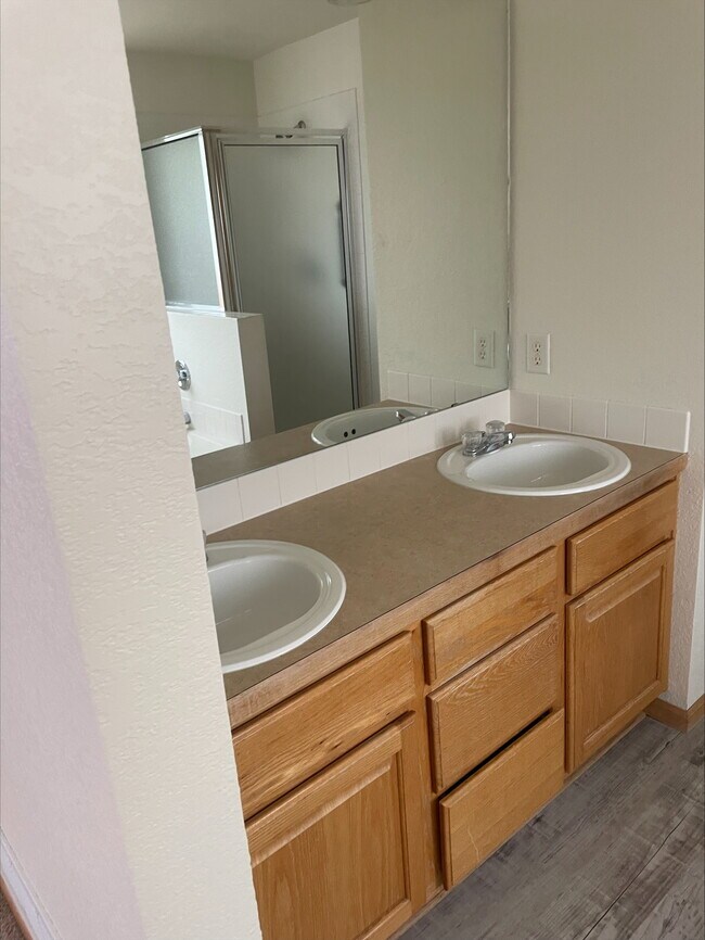 Foto del edificio - 1021 Elgin Ct