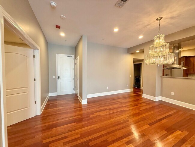 Foto del edificio - Luxurious Downtown Raleigh Condo with High...