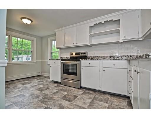 Foto del edificio - 31 Robert Hill Dr