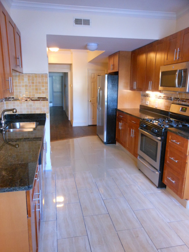 Foto del edificio - 5038 N Kimball Ave