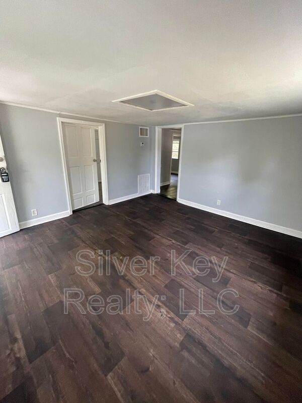 Foto del edificio - 1209 Hilltop Dr NE