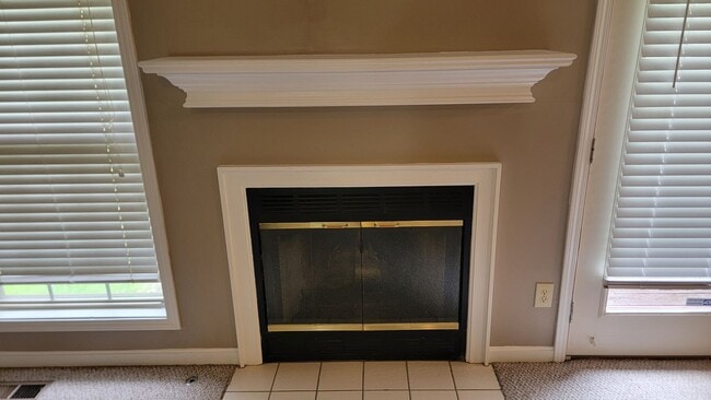Building Photo - Fabulous 3 bedroom 3 bath walk- out ranch