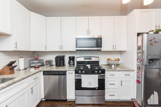 Building Photo - 1431 N Springfield Ave