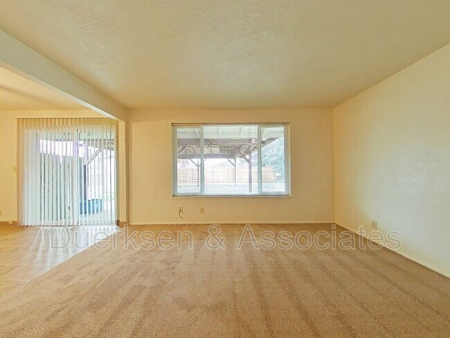 Foto del edificio - 2393 NW Garryanna St