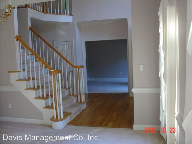 Building Photo - 5 br, 2.5 bath House - 402 Birkdale Court
