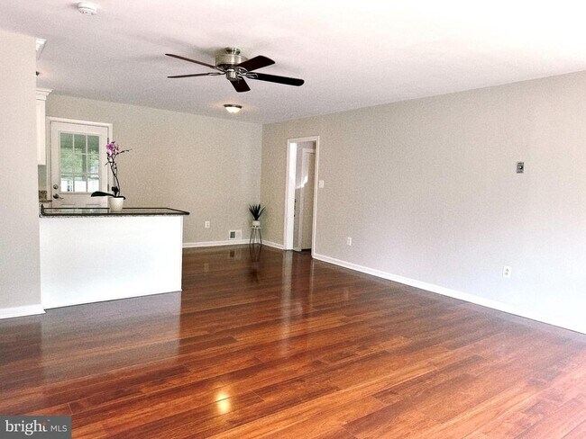 Foto del edificio - 6732 Harrison Ln