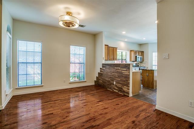 Foto del edificio - 824 Woodlake Dr