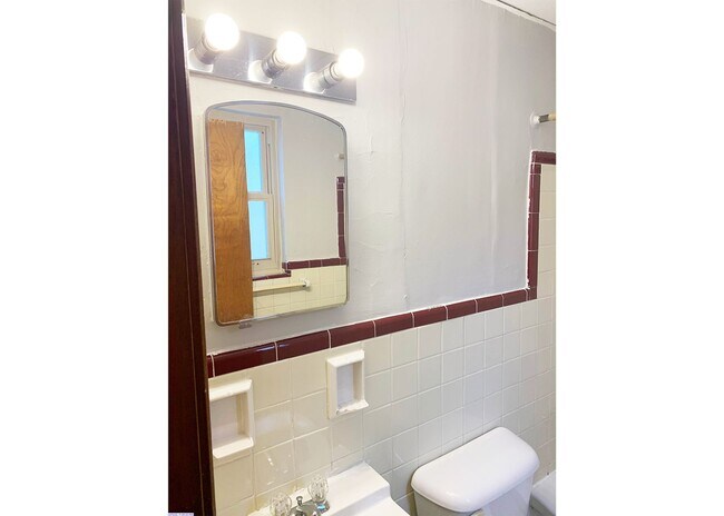 Building Photo - 362 Probasco St