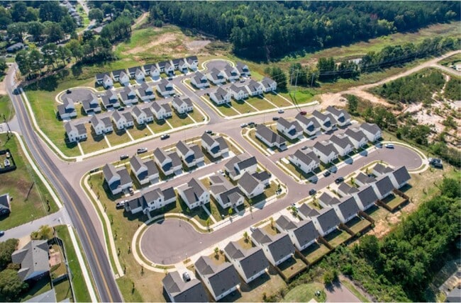 Building Photo - Villa West