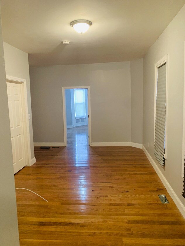 Building Photo - 246 Clifton Ave, Apt #1