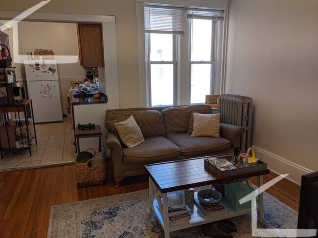 Foto del edificio - No Brokers Fee,3 Bedrooms unit on Coolidge Corner, Laundry on a Site, Heat, Hot Water Included