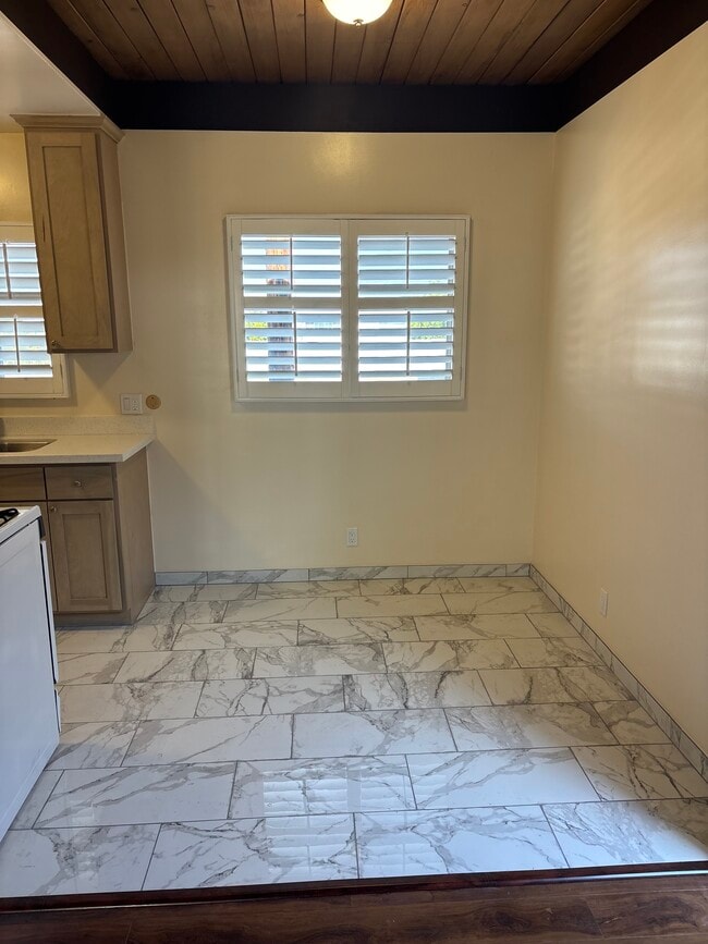 Kitchen - 16413 S Dalton Ave