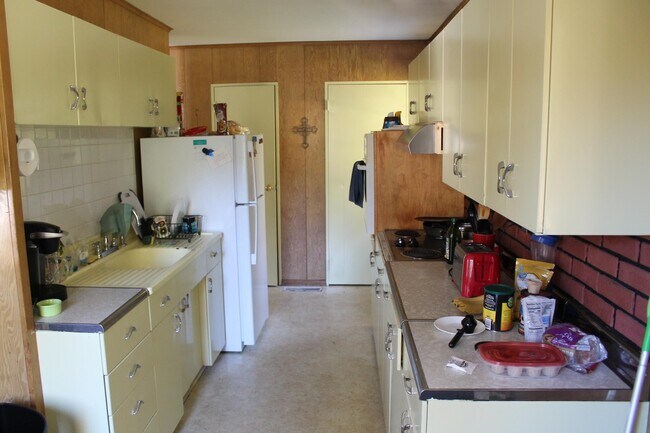 Building Photo - 201 Main St