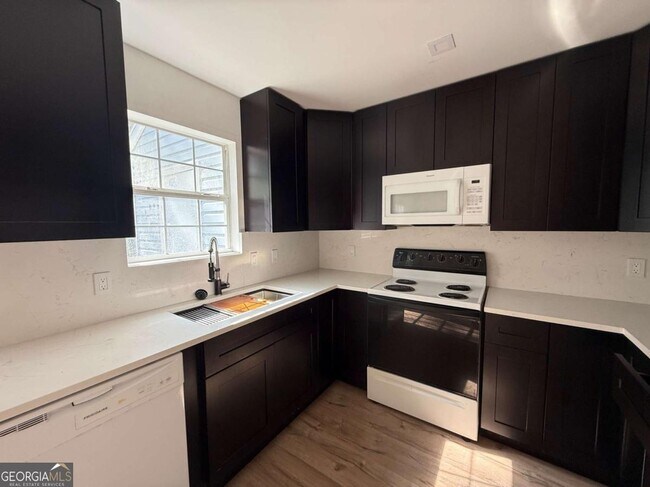 Foto del edificio - 1100 Pineland Ave