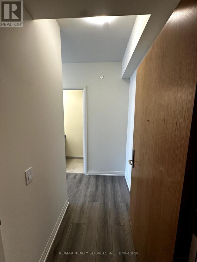 Photo du bâtiment - 8960-8960 Jane St