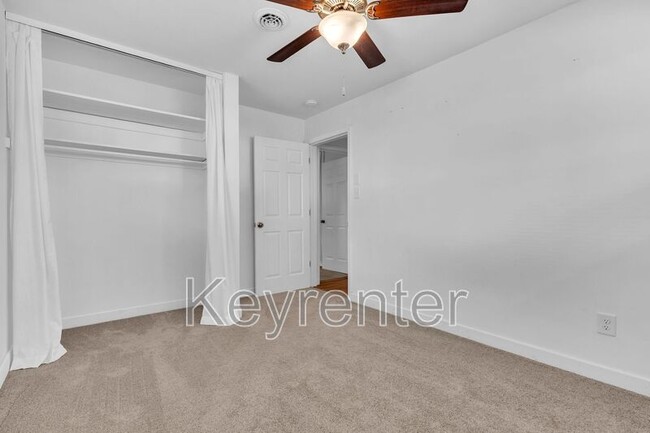 Building Photo - 316 Sky Dr