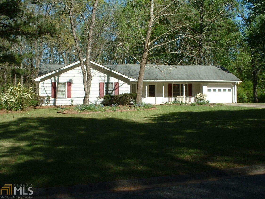 Primary Photo - 9 Azalea Dr