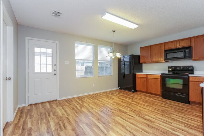 Foto del edificio - 1625 Sierra Meadow Ln