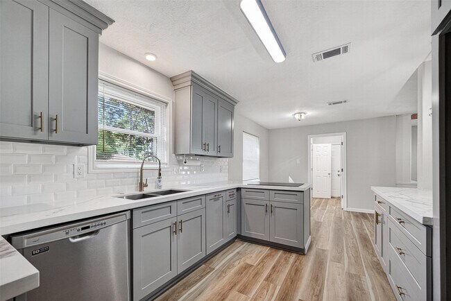 Building Photo - 25503 Foxbriar Ln